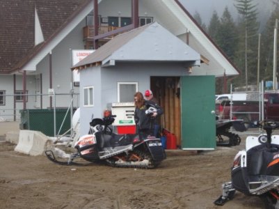 GoldenRadiumRevy2010 0171.jpg