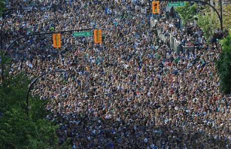 CanSucksville Crowd.jpg