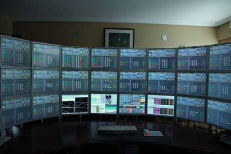 trading-desk-multiple-monitors-thumb.jpg