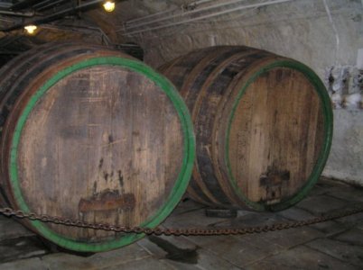 czech-2007_1193602320_old-beer-barrels.jpg